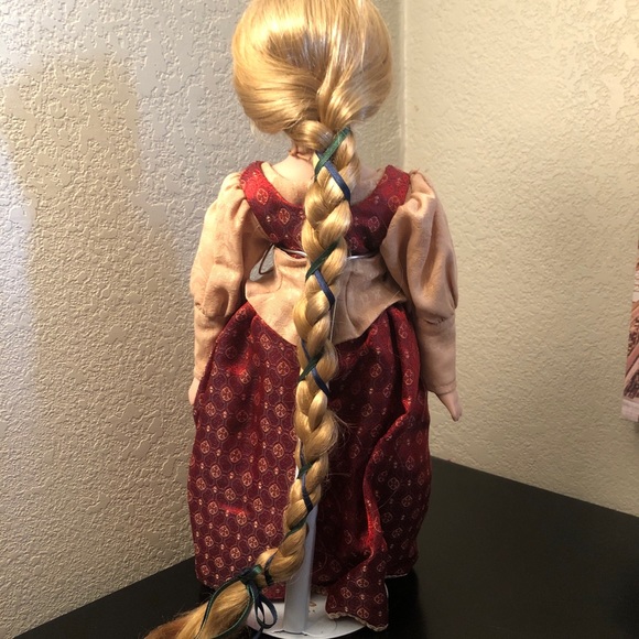 Rapunzel Geppeddo Porcelain Doll - Picture 3 of 3